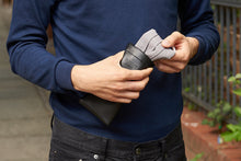 Lade das Bild in den Galerie-Viewer, Facecayz Model 3 - Maskentasche, Maskenaufbewahrung, Maskenschutz, Mundschutz